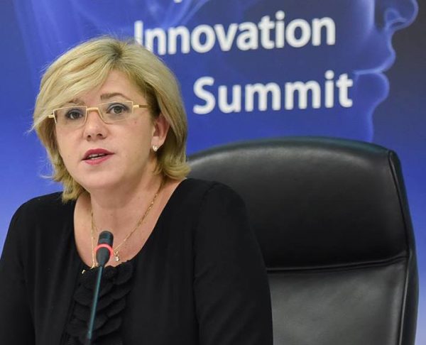 Corina Creţu