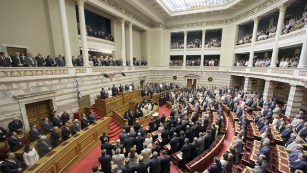 parlamentul-greciei-a-adoptat-noi-masuri-de-austeritate-18938