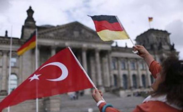 turcia-isi-recheama-ambasadorul-din-germania-dupa-recunoasterea-de-catre-bundestag-a-genocidului-contra-armenilor-1464874503