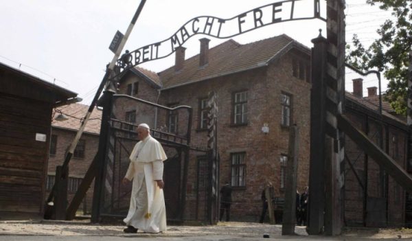 Papa Francisc vizita istorica la Auschwitz