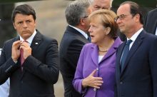 Italian Prime Minister Matteo Renzi (L) adjusts his tie next to German Chancellor Angela Merkel (C) and French President Francois Hollande (R) as they stand with other Heads of State and Government to watch a military fly past in front of a Typhoon fighter jet during the NATO Summit 2014 at the Celtic Manor Resort in Newport, Wales, Britain, 05 September 2014. World leaders from about 60 countries are coming together for a two-day NATO summit taking place from 04-05 September.  ANSA/STEFAN ROUSSEAU / POOL