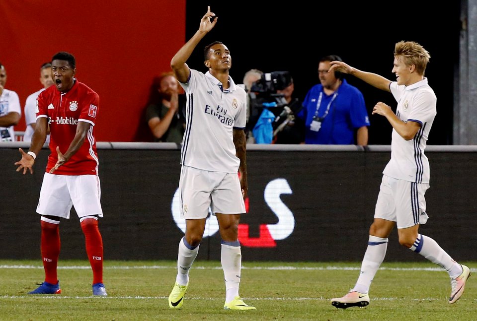 epa05454326 Real Madrid's defender Danilo Luiz Da Silva (C) celebrates after scoring a goal with teammate Martin Odegaard (R) as Bayern Munich's defender David Alaba (L) reacts during the second half of the International Champions Cup match between FC Bayern Munich and Real Madrid at MetLife Stadium in East Rutherford, New Jersey, USA, 03 August 2016. EPA/JUSTIN LANE