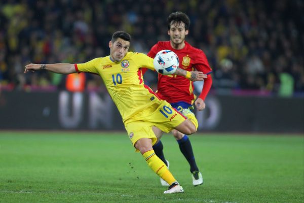 Nicolae Stanciu, de la nationala Romaniei, suteaza in timpul meciului de fotbal contra selectionatei Spaniei, in timpul amicalului disputat pe stadionul Cluj Arena din Cluj-Napoca, duminica, 27 martie 2016.SEBASTIAN TATARU / MEDIAFAX FOTO