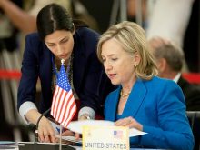 Huma-Abedin-Hillary-Clinton-02-0930