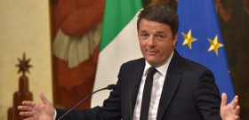 Italy's Prime Minister Matteo Renzi announces his resignation during a press conference at the Palazzo Chigi following the results of the vote for a referendum on constitutional reforms, on December 4, 2016 in Rome. "My experience of government finishes here," Renzi told a press conference after the No campaign won what he described as an "extraordinarily clear" victory in the referendum on which he had staked his future.  / AFP PHOTO / Andreas SOLARO