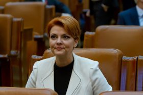 Lia Olguta Vasilescu participa la prima sedinta din legislatura 2016-2020 a Camerei Deputatilor, in Bucuresti, marti, 20 decembrie 2016. ALEXANDRA PANDREA / MEDIAFAX FOTO.