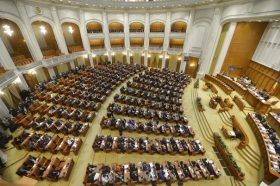 Parlamentari participa la sedinta comuna a Camerei Deputatilor si Senatului, in care se dezbate motiunea de cenzura initiata de PNL si USR, in Palatul Parlamentului din Bucuresti, miercuri, 8 februarie 2017. ANDREEA ALEXANDRU / MEDIAFAX FOTO