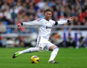 MADRID, SPAIN - JANUARY 27: Sergio Ramos of Real Madrid CF passes the ball during the La Liga match between Real Madrid CF and Getafe CF at estadio Santiago Bernabeu on January 27, 2013 in Madrid, Spain. (Photo by Denis Doyle/Getty Images)