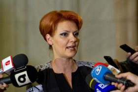 Lia Olguta Vasilescu, ministrul propus al Muncii si Justitiei Sociale, sustine o declaratie de presa dupa ce a fost audiata in cadrul comisiilor de specialitate ale Parlamentului, miercuri 4 decembrie 2017.ALEXANDRA PANDREA/MEDIAFAX FOTO