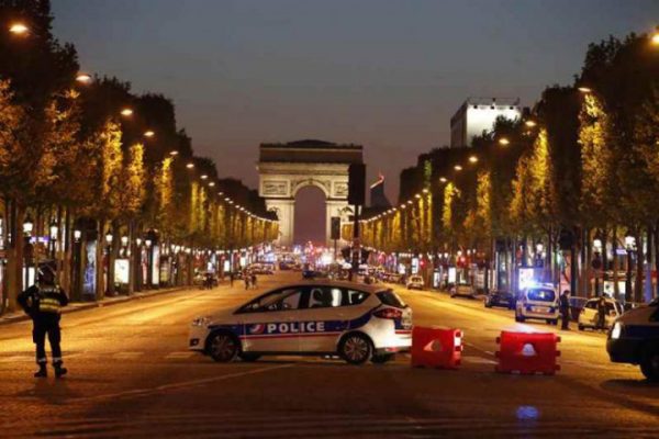 Atac pe Champs-Elysee