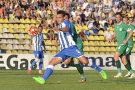 Alexandru Mateiu, de la CS Universitatea Craiova, suteaza un balon in meciul cu CS Concordia Chiajna, din etapa a V-a a Ligii I, disputat in Craiova, sambata, 8 august 2015. BOGDAN DANESCU / MEDIAFAX FOTO