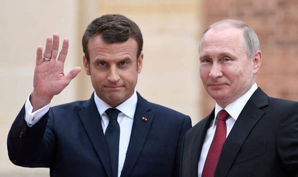 Emmanuel-Macron-Vladimir-Putin-meeting-810601