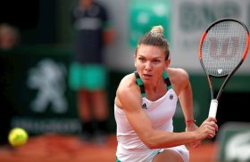 Tennis - French Open - Roland Garros, Paris, France - 30/5/17 Romania's SImona Halep in action during her first round match against Slovakia's Jana Cepelova Reuters / Benoit Tessier