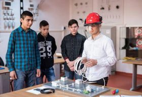 ucenic-electrician-distributie-oltenia-a-modernizat-laboratorul-electric-al-liceului-tehnologic-astra