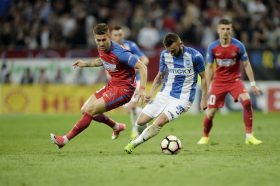 Radoslav Dimitrov (D), de la CSU Craiova, lupta pentru balon cu  Ovidiu Popescu (D), de la FCSB in timpul meciului de fotbal din ultima etapa a play off-ului Ligii 1, disputat  pe stadionul Arena Nationala din Capitala,  sambata  13 mai 2017. ANDREEA ALEXANDRU / MEDIAFAX FOTO