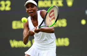 LONDON, ENGLAND - JULY 03:  Venus Williams of the United States plays a backhand during the Ladies Singles first round match against Elise Mertens of Belgium on day one of the Wimbledon Lawn Tennis Championships at the All England Lawn Tennis and Croquet Club on July 3, 2017 in London, England.  (Photo by Michael Steele/Getty Images)