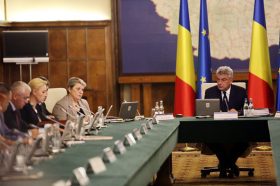 Premierul Mihai Tudose conduce prima sedinta a cabinetului sau ministerial, vineri, 30 iulie 2017, la Palatul Victoria din Bucuresti. GABRIEL PETRESCU/MEDIAFAX FOTO