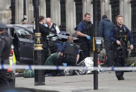 Police close to the Palace of Westminster, London, after policeman has been stabbed and his apparent attacker shot by officers in a major security incident at the Houses of Parliament. PRESS ASSOCIATION Photo. Picture date: Wednesday March 22, 2017. See PA story POLICE Westminster. Photo credit should read: Yui Mok/PA Wire