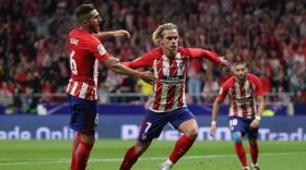 Soccer Football - Santander La Liga - Atletico Madrid vs Malaga CF - Wanda Metropolitano, Madrid, Spain - September 16, 2017 Atletico Madrid’s Antoine Griezmann celebrates scoring their first goal REUTERS/Sergio Perez